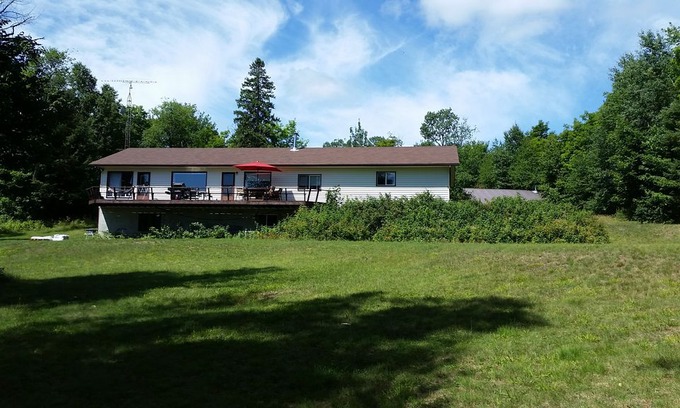 Kearney Cabin | Lakefront renovated family cottage on Lynx Lake (aka Groom lake)