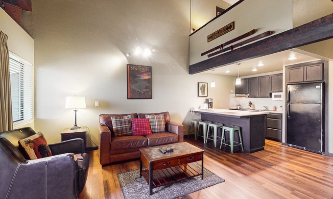 South Lake Tahoe Apartment | Lakefront retreat with shared pool, hot tub, & sauna - near shopping & skiing