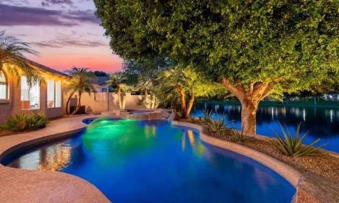 Chandler House | Lakefront Retreat - FREE Heated Pool, Spa, Kayak, Paddleboat, FIRE PIT, Fishing