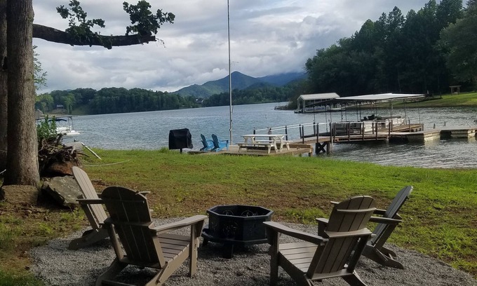 Hiawassee House | Lakefront Retreat on Chatuge – 2 Min to Town w/Mother-in-Law Suite- sleeps 10