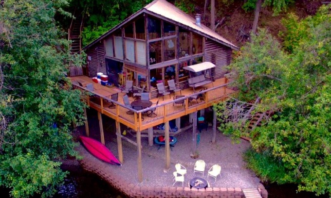 Coeur d'Alene Cabin | Lakefront Rustic Log Cabin on Gorgeous Lake Coeur D' Alene!