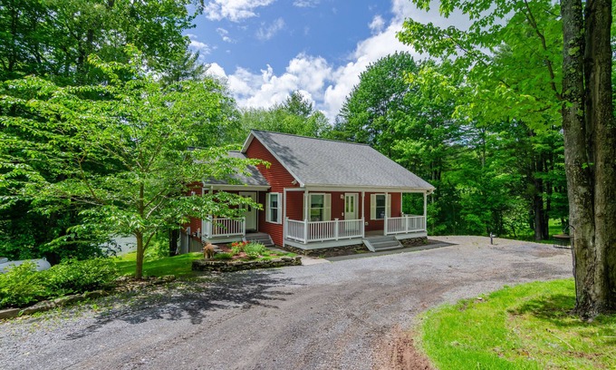 Franklin House | Lakefront Serenity in the Catskills near All Star Village