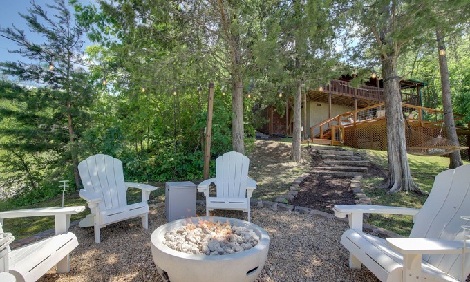 Sevierville Cabin | Lakefront Sevierville Cabin w/Hot Tub & Fire Pit!