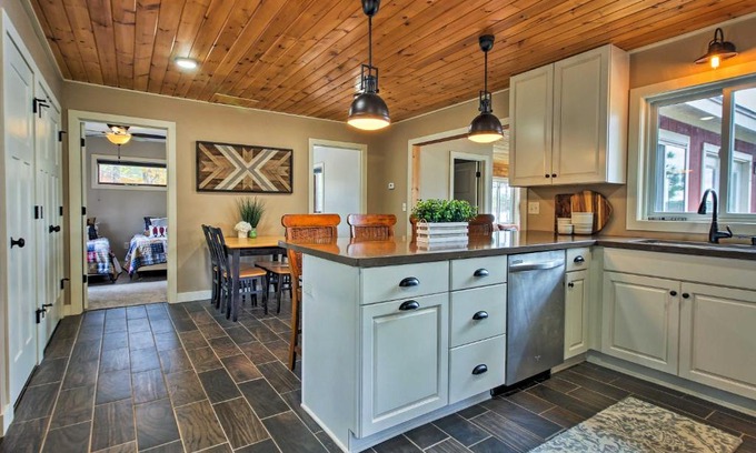 Solon Springs House | Lakefront Solon Springs Cabin with Private Dock!