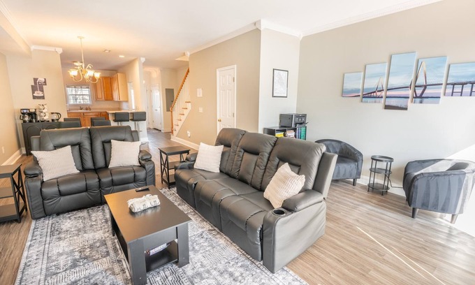 North Charleston House | Lakefront Townhome w Private Deck & Balcony Views