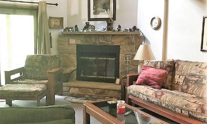 McHenry House | Lakefront Townhome