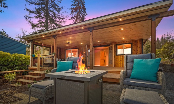 Lake Bosworth Cabin | Lakefront!