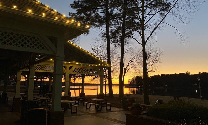 Lake Oconee Condo | LAKEFRONT VIEWS! Beautiful/cozy condo in Reynolds Lake Oconee.