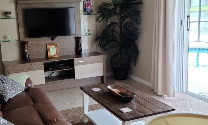 Sunset Lakes House | Lakefront Villa - Less than 10 mins to Disney!