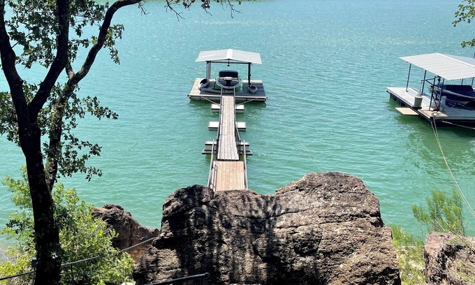 Cisco House | Lakehouse front property swim off pier!
