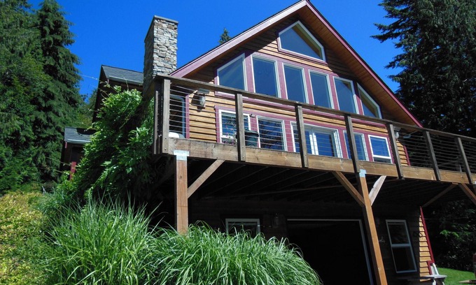 Lime Kiln House | Lakehouse Getaway For Fun In The Sun