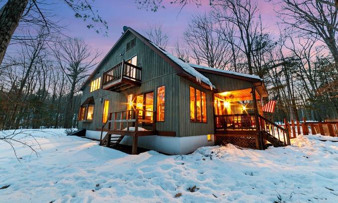 Highland Lake House | Lakehouse in the Woods- 2 Hours from NYC- 5 bedroom- 4,300 sq ft Newly Renovated