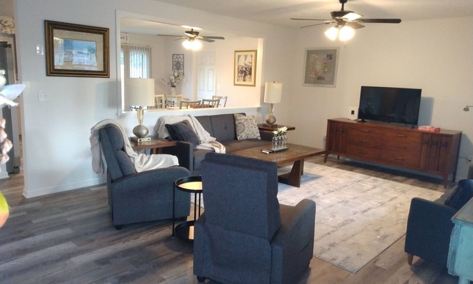 Boiling Spring Lakes House | Lakes, Golf, Waterfront dining, Beaches, King bed, Included kayak, SUP, Pingpong