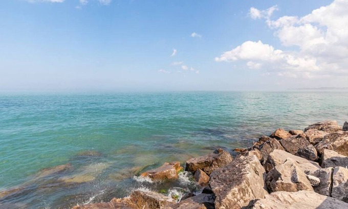 Stoney Creek House | Lakeshore 3BR 2 5BA Townhome 1 min to the Beach