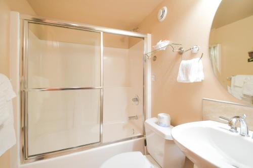 Homer House | Lakeshore Lodging Lodge 609