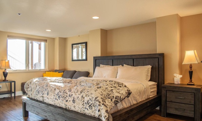 Homer Condo | Lakeshore Lodging Ocean Front Lodges