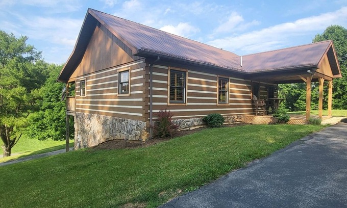 Abingdon Cabin | Lakeshore Retreat
