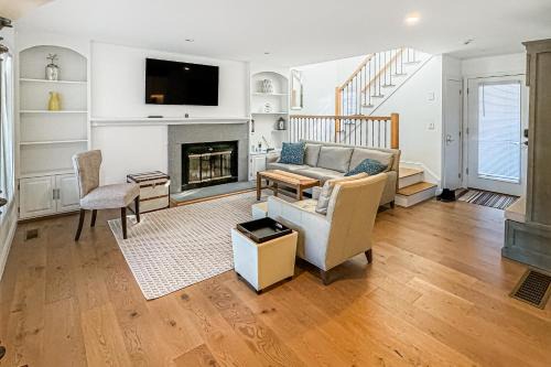 Gilford House | Lakeshore Retreat