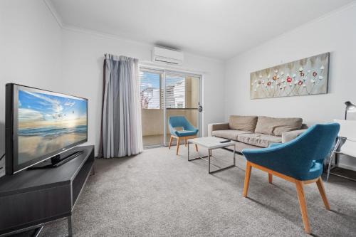 Greenway Apartment | Lakeside 1-Bed Unit Conveniently by Shops DUPLICATE