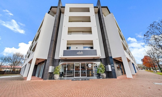 Greenway Apartment | Lakeside 1-Bed Unit Conveniently by Shops
