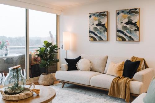 Belconnen Apartment | Lakeside 3-Bed Apartment with Jacuzzi