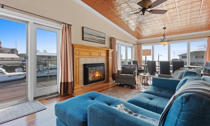 Algoma House | Lakeside a'Lure -Best Catch in Algoma/Door County