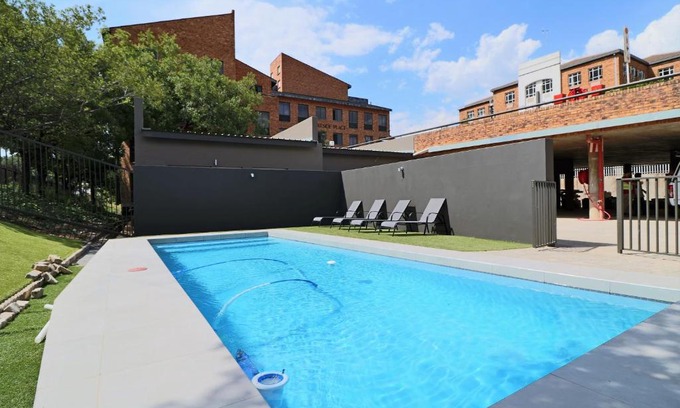 Greater Johannesburg Metropolitan Area Apartment | Lakeside Apartments