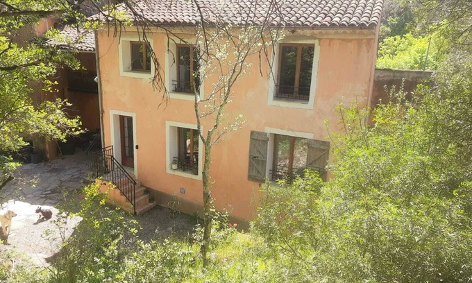 Le Cannet-des-Maures House | Lakeside Barn Retreat Near Vidauban’s Vineyards & Chateaux