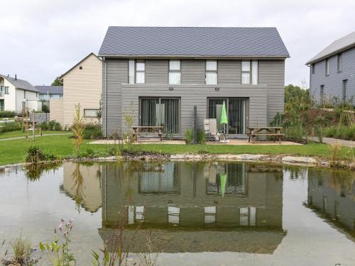 Froidchapelle Villa | Lakeside Bliss Retreat