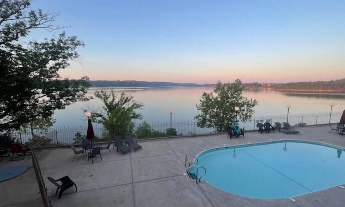Kimberling City Condo | Lakeside Boho Bungalow on Table Rock Lake