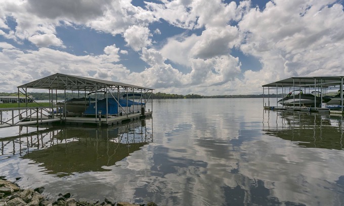 Gallatin House | Lakeside Cabin Guest Quarters-Boating, Canoeing, Kayaking, Paddlbrd'g, Swimming!