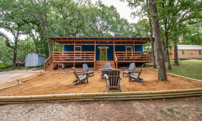 Pottsboro Cabin | Lakeside Cabin Newly Remodeled .4mile to boat ramp with boat parking.