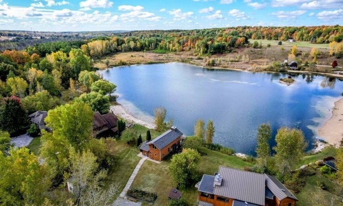 Cascade Cabin | Lakeside Cabin Retreat Relax at Private Lake House!