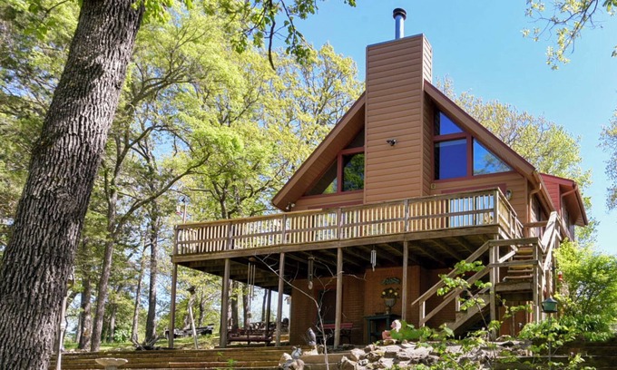 Golden House | Lakeside Cabin with Cozy Loft!