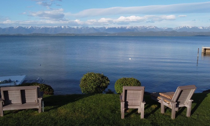 Lakeside Condo | Lakeside condo 1,511 square feet. Your peaceful, calm & relaxing escape.