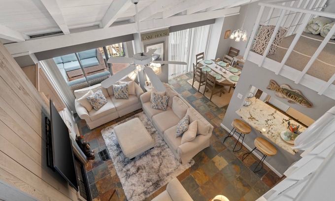 Horseshoe Bay Condo | Lakeside condo Retreat in Horseshoe Bay