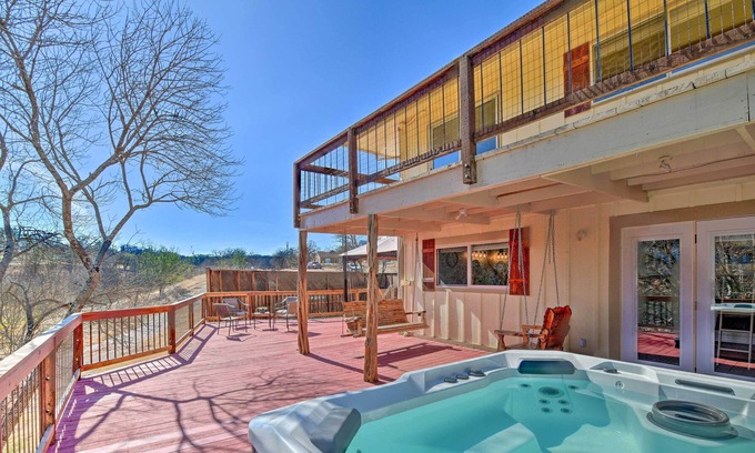 Granbury Cottage | Lakeside Cottage: Boat Dock & Spacious Decks!