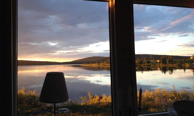 Skaulo House | Lakeside cottage in Lapland with great view