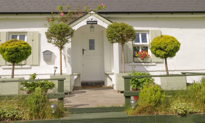 Ballyroddy Cottage | LAKESIDE COTTAGE, romantic, with open fire in Boyle, County Roscommon