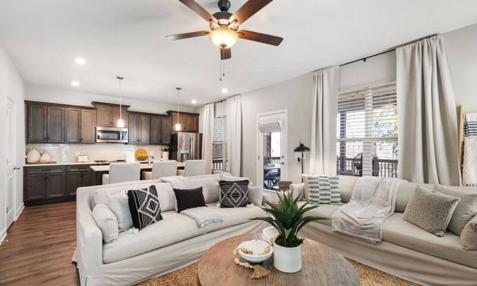 Tullahoma Cottage | Lakeside Cottage w/Golf Cart, Hot Tub, & Fire Pit