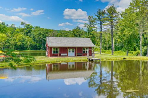 Brodheadsville House | Lakeside Cottage with Porch in Pocono Mountains