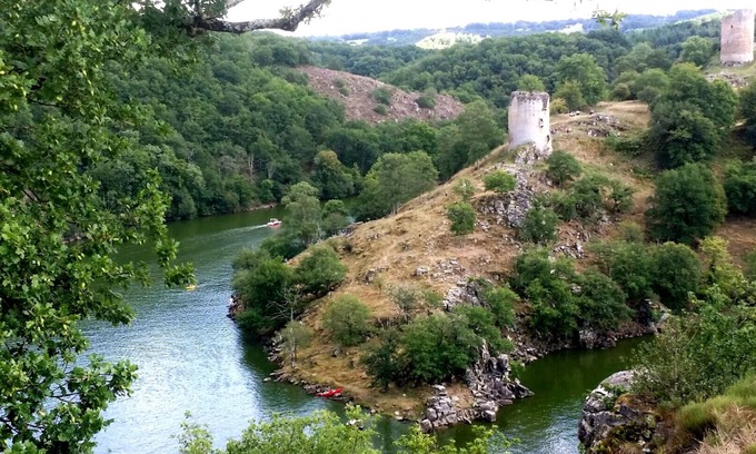 Saint-Plantaire Cottage | Lakeside Eguzon-Chantome, charming Cottage * ideal 2/4 people, beach 500m