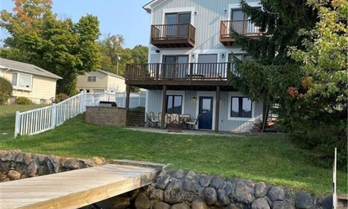 Rushville House | LakeSide Escape on Canandaigua Lake : Finger Lakes