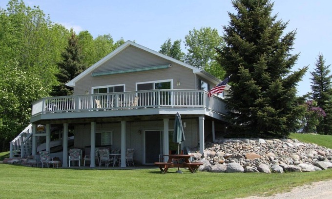 Gladwin House | 'Lakeside GetAway' @ Sugar Springs (Gladwin)