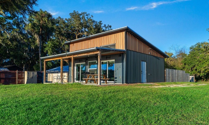 Silver Springs House | Lakeside Getaway with Kayaks!
