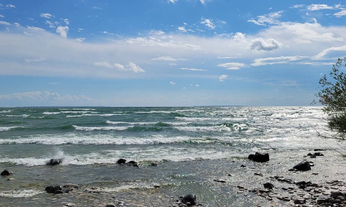 Three Mile Bay Cottage | Lakeside Getaway with 300 ft on Lake Ontario