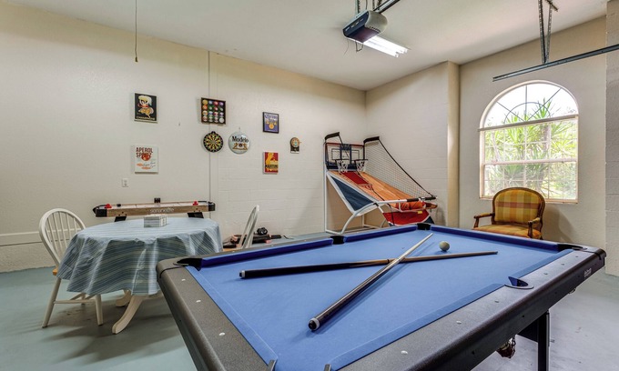 Haines City House | Lakeside Home w/Pool & Game Room in Haines City