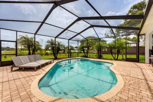 Haines City House | Lakeside Home with Pool and Game Room in Haines City