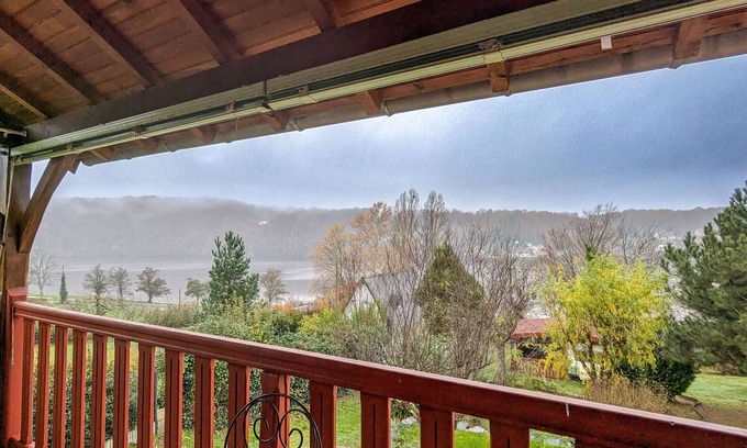 Saint-Plantaire Cottage | Lakeside house with enclosed garden and private parking, pets allowed