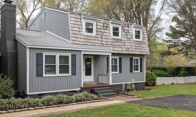 Mount Mourne House | “Lakeside Landing”- Home w/ Pool Near Lake Norman